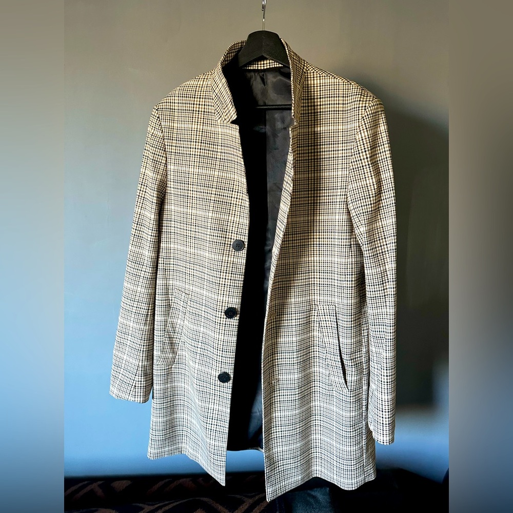 Stylish H&M overcoat. Funnel Neck. Dapper look. Size 38R (S)